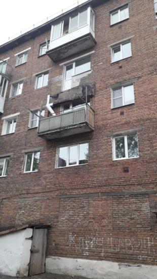 Рабочий получил травмы при обрушении балкона в Тулуне