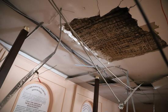 В иркутской школе № 64, где обвалился потолок, проведут комплексное обследование конструкций перекрытия здания