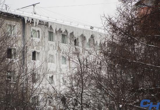 Фото Иванны Обухович Последствия коммунальной аварии устраняют в общежитии бывшего ИВВАИУ