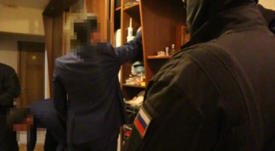 В ходе расследования уголовного дела проведены многочисленные обыски и выемки, получены заключения фоноскопической, лингвистической и других судебных экспертиз Мэр Казачинско-Ленского района и его первый заместитель предстанут перед судом