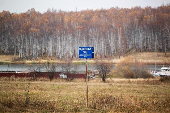 Активисты ОНФ добиваются порядка на захламленном берегу залива Топка Иркутского водохранилища