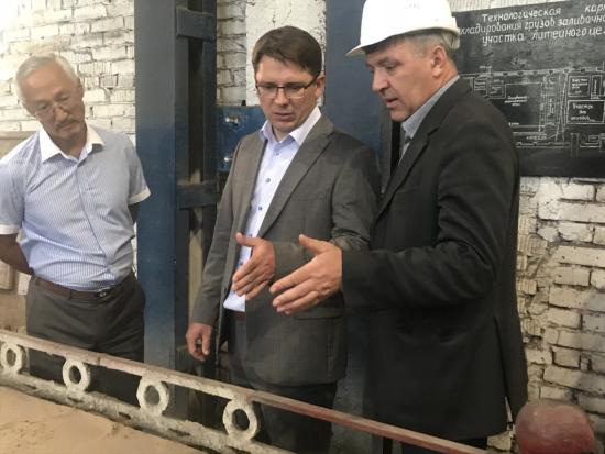 Министр экономического развития региона Евгений Орачевский во время рабочей поездки в Свирск посетил ряд промышленных предприятий Министр экономического развития региона Евгений Орачевский посетил несколько промышленных предприятий в Свирске