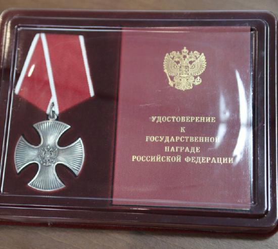 Семье участника СВО в Иркутске передали орден Мужества