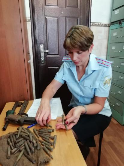 Пенсионер из Киренского района обнаружил в заброшенном доме боевые патроны и обрез