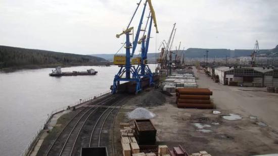 В этом году, после вхождения в ГК «Старвей» судоходных компаний «Якутск» и «Вилюй», совокупный флот группы насчитывает 106 единиц грузоподъемностью свыше 90 тысяч тонн Ледоход на верхней Лене ожидается 1 мая