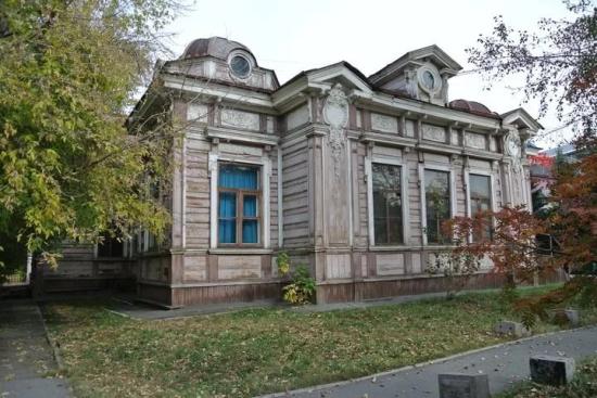 Памятник истории и культуры регионального значения построен в 1886 году и расположен в Иркутске (переулок Хасановский, 1) Особняк Бутиных в Иркутске планируют отреставрировать
