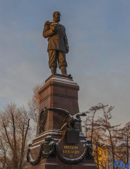Фото Иванны Обухович Памятники Александру III и Якову Похабову вымыли в Иркутске