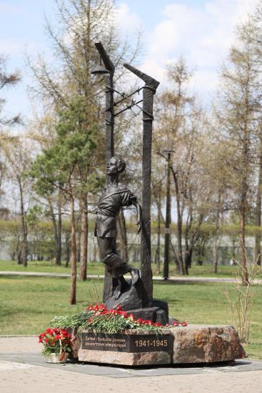 Памятник детям – узникам фашистских концлагерей открыли в Иркутске у мемориала «Вечный огонь»
