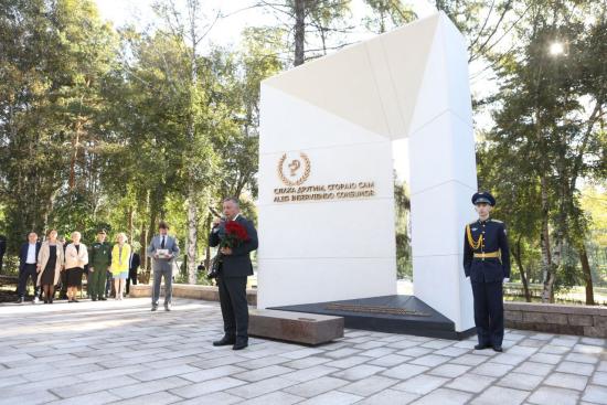 Памятник героям-медикам открыли в Иркутске