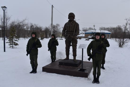 Памятник бойцу спецназа внутренних войск Василию Потапову открыли в Усолье-Сибирском