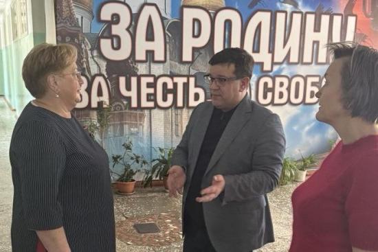 Подготовку к капремонту школы и модернизацию соцучреждений проверили руководители региональных министерств в Братске и Куйтунском районе