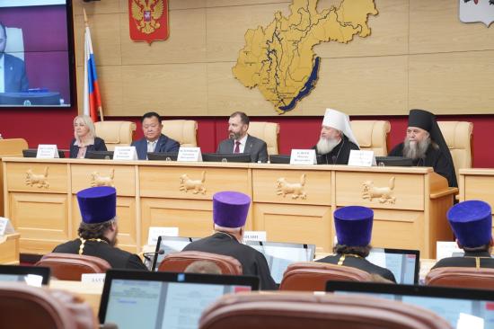В ЗакСобрании прошла первая парламентская встреча с представителями церкви