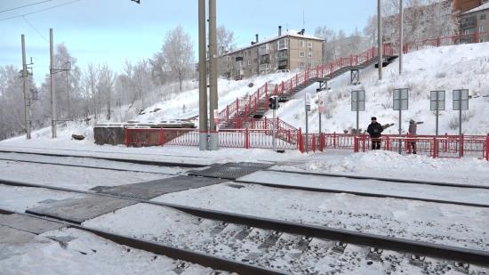 Пешеходный переход через железнодорожные пути построен в Братске