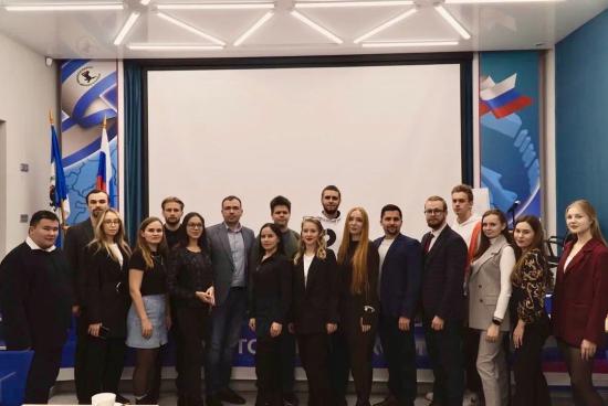 Председатель комитета ЗС Виталий Перетолчин встретился с депутатами Молодёжного парламента