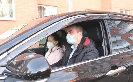 Депутат ЗС Виталий Перетолчин дежурил в качестве волонтёра-водителя для врачей Иркутска