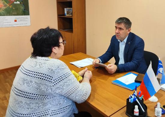 Депутат ЗС Максим Петров помог получить меры соцподдержки лицам с ОВЗ