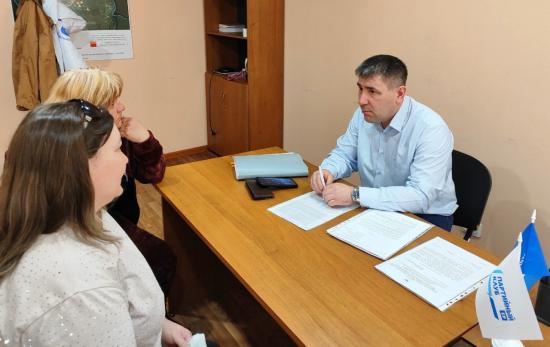 Усольчанин восстановил право на жильё взамен квартиры аварийном доме при поддержке депутата ЗС Максима Петрова
