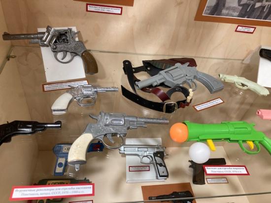Тематическая выставка советских и постсоветских игрушек открылась в "Солдатах Отечества"