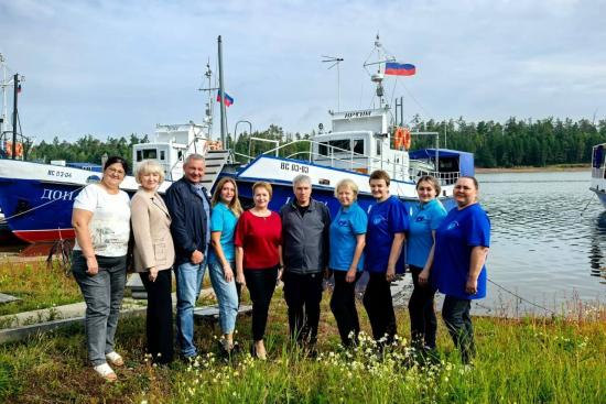 Плавучая поликлиника оправилась в первый в этом году рейс в Братском районе