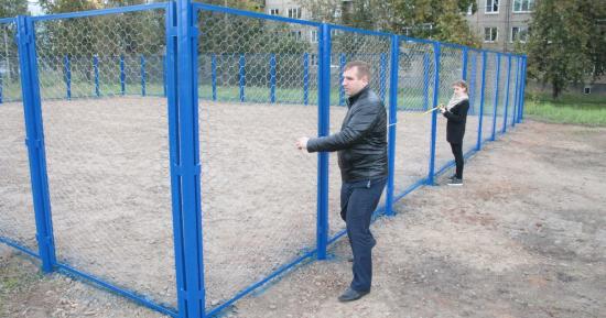 В Братске построили площадку для выгула собак
