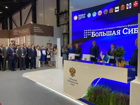Председатель ЗС Приангарья Александр Ведерников принимает участие в ПМЭФ