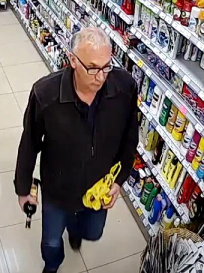 В Братске ищут мужчину, покупавшего алкоголь по чужой карте