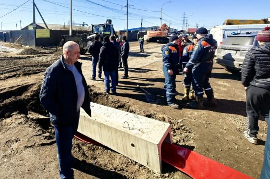 Несколько десятков придомовых территорий подтопило талыми водами в Хомутово