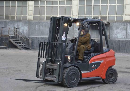 Парк дизельной техники БрАЗа пополнил новый погрузчик Linde