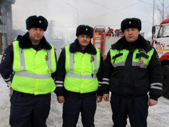 Полицейские спасли семерых детей на пожаре в Иркутске