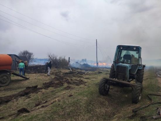 По факту уничтожения пожаром домов, почты и школы в Тайшетском районе возбуждено уголовное дело