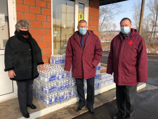Более трёх тысяч бутылок питьевой воды передали в больницы Братска