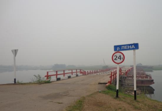 Движение по понтонному мосту через реку Лена открыли в Жигаловском районе