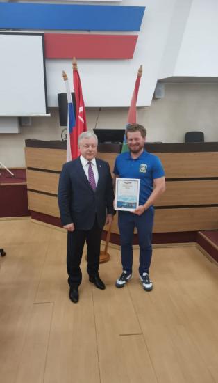 Олег Попов получил благодарственное письмо за содействие в проведении Дня Победы в Братске