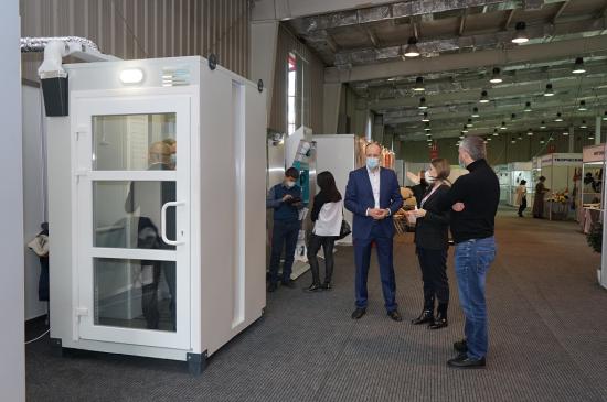 Депутаты Думы Иркутска посетили выставку дезинфицирующих комплексов