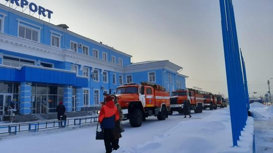 Полсотни человек эвакуировали из аэропорта Иркутска из-за горящего утеплителя