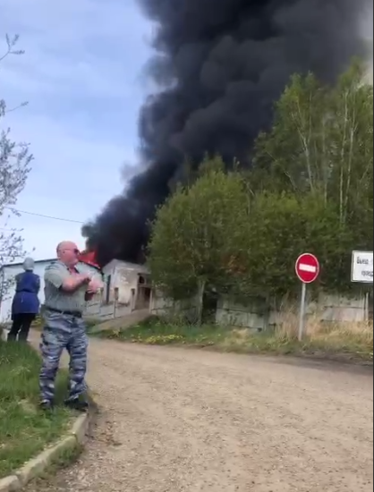 Цех по розливу воды сгорел в Листвянке