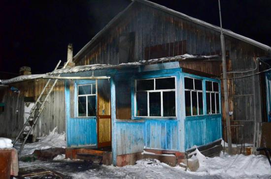 Один ребенок погиб и трое пострадали на пожаре в Тулуне