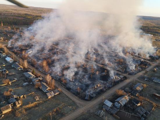 В МЧС назвали предварительную причину пожара в поселке Дальний, где от огня пострадали 42 дома