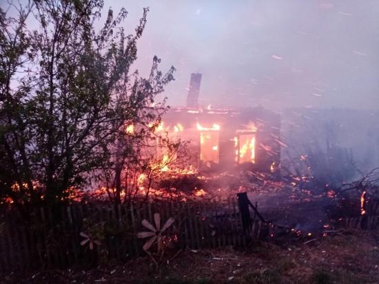 Два мужчины погибли на пожаре в Аларском районе