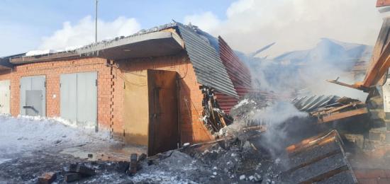 Гаражный кооператив горел накануне в Ангарске