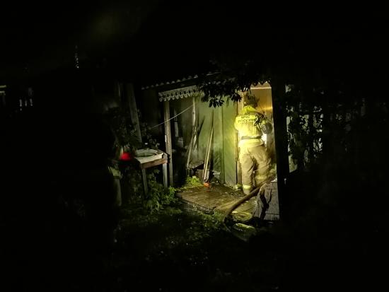 Два человека погибли на пожаре в садоводстве Шелехова