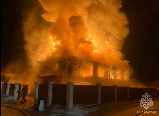 Собака разбудила хозяев горящего дома в Смоленщине
