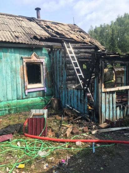 Женщина с тремя маленькими детьми погибла на пожаре в Усольском районе