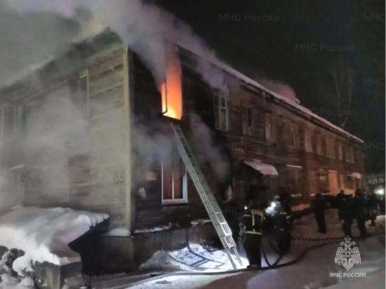 Два человека погибли на пожаре в многоквартирном доме в Железногорске-Илимском