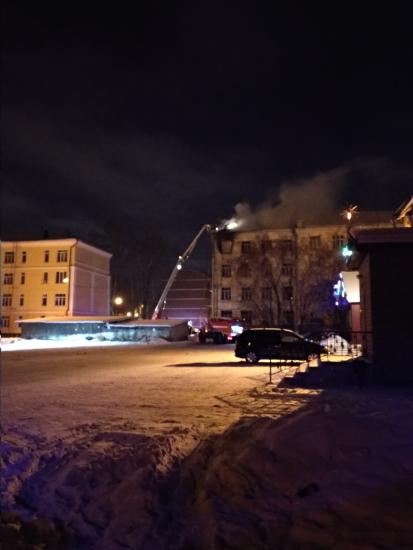 Десять человек спасли на пожаре в Иркутске ночью 2 января