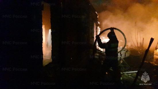 Замыкание электропроводки могло стать причиной крупного пожара на улице Фабричной в Иркутске