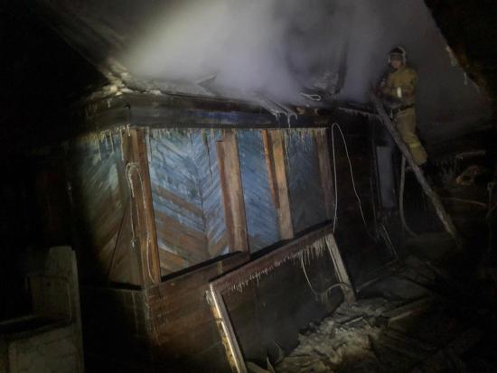 Три человека пострадали на бытовых пожарах в Иркутской области за сутки
