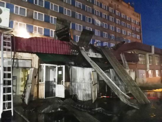 Подсобное помещение супермаркета «Слата» горело ночью в центре Иркутска