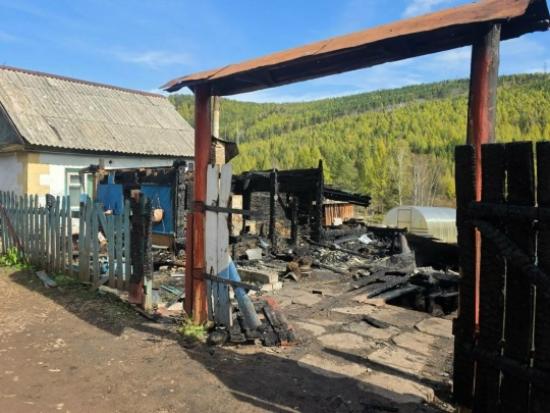 Ребенок и трое взрослых погибли на пожаре в Усть-Кутском районе