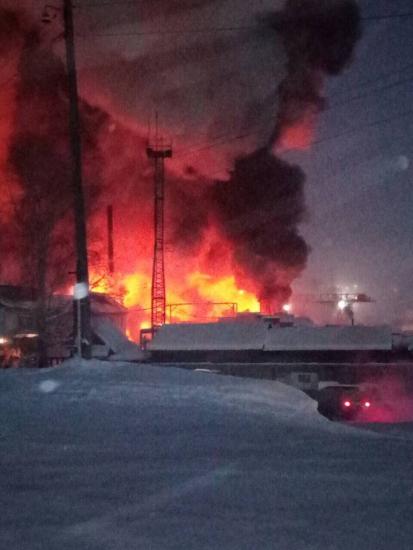 Более 20 единиц техники сгорели в крупном пожаре в Усть-Куте